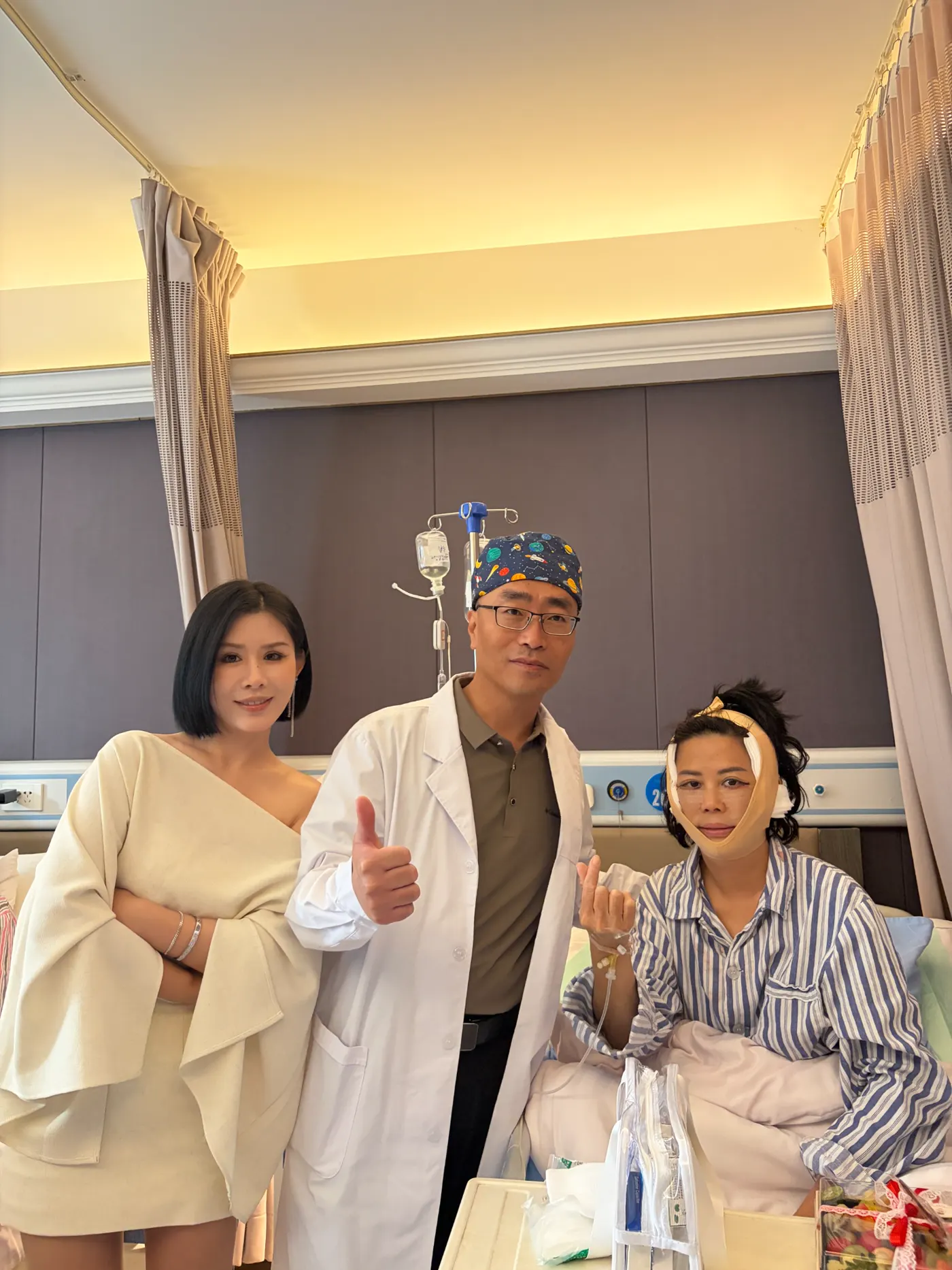 Dr. Xiao during a postoperative ward visit