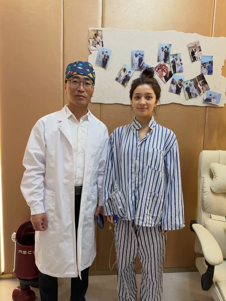 Russia patient photographed with Dr. Xiao